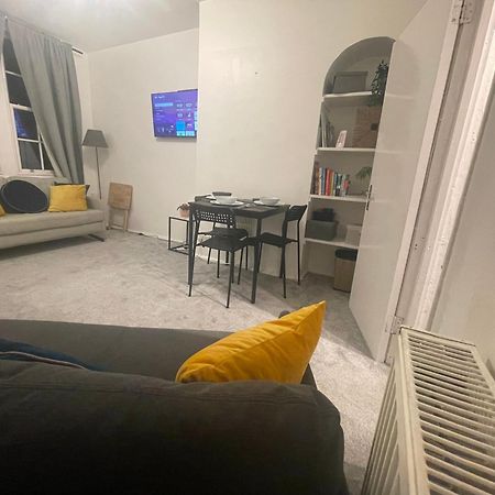 Tooting Lodge London - Cosy 2 Bedroom House With Garden, 5 Mins Walk To Tube Station Kültér fotó