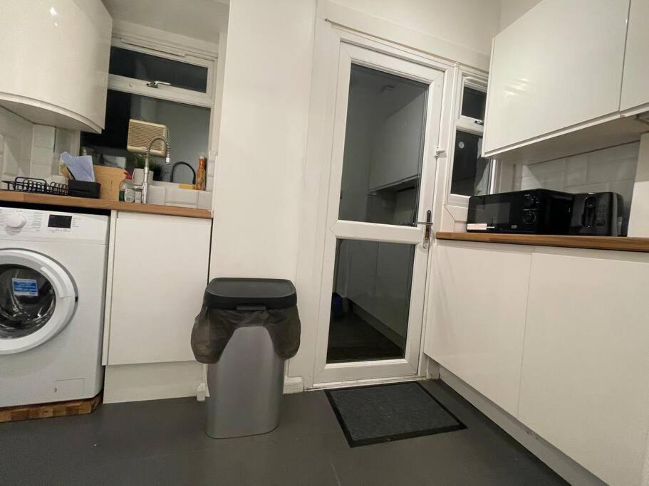 Tooting Lodge London - Cosy 2 Bedroom House With Garden, 5 Mins Walk To Tube Station Kültér fotó